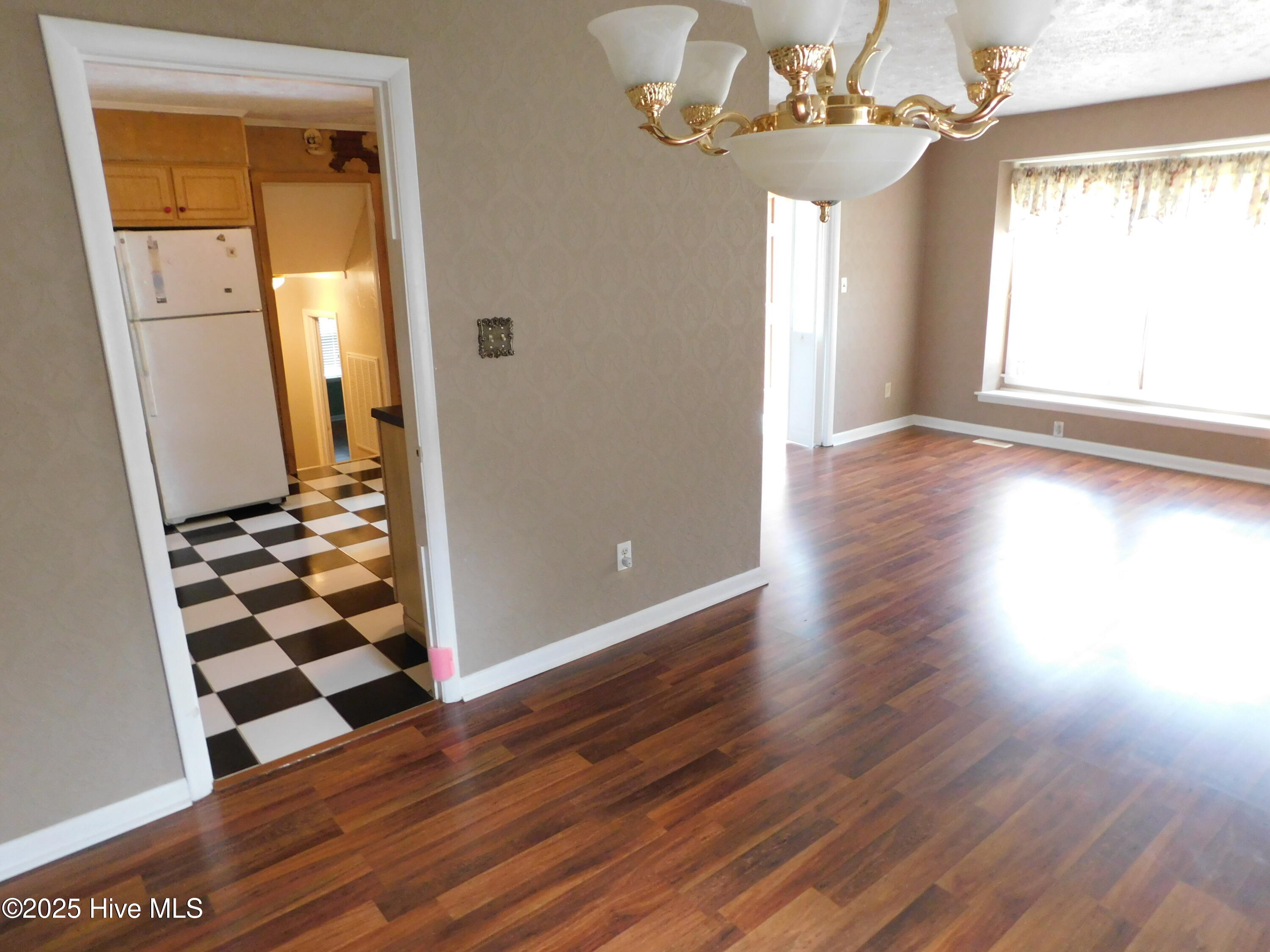 1010 West Scotsdale Road Laurinburg, NC 28352 - Photo 7 of 122 dinning