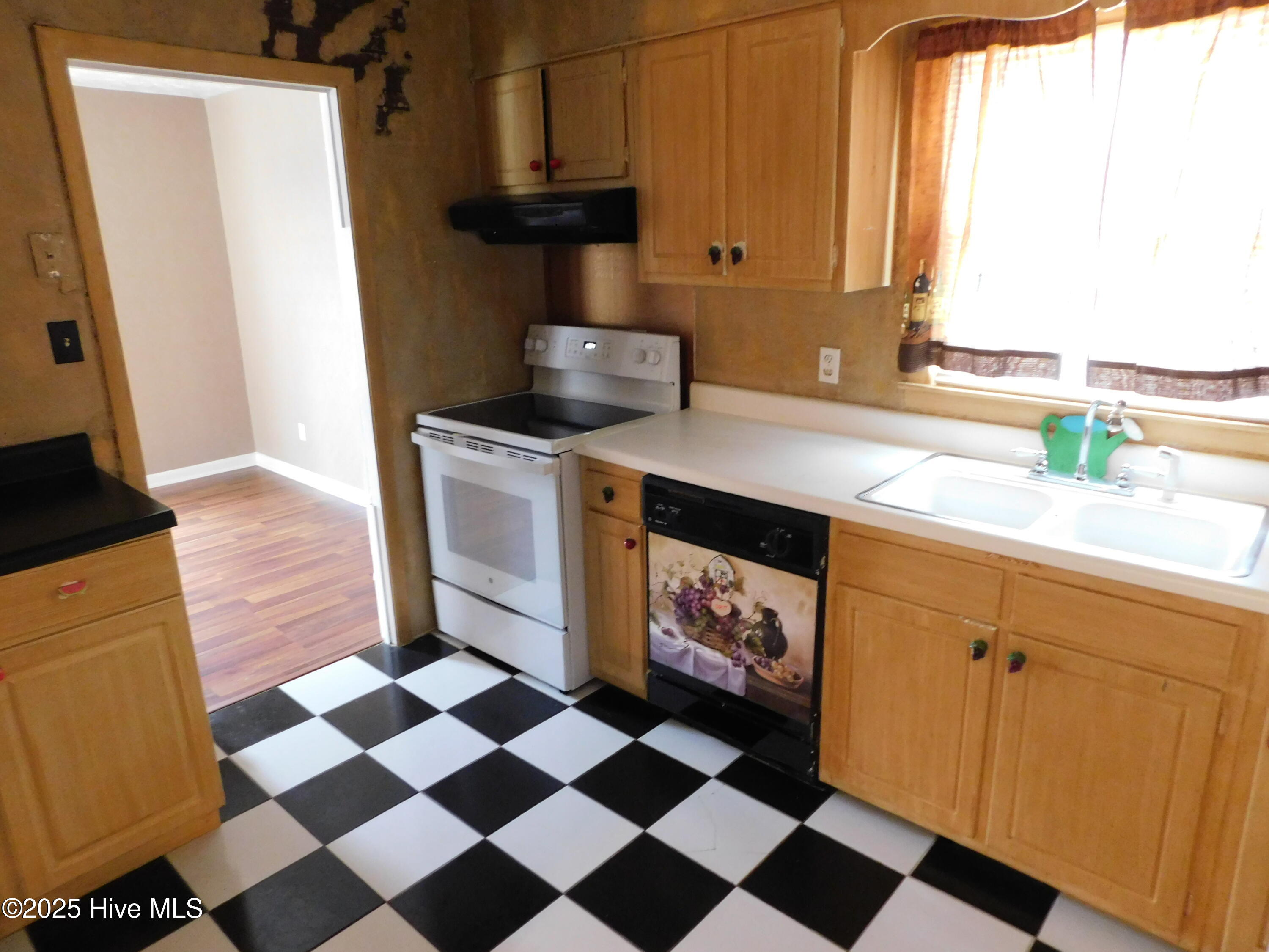 1010 West Scotsdale Road Laurinburg, NC 28352 - Photo 10 of 122 DSCN0016