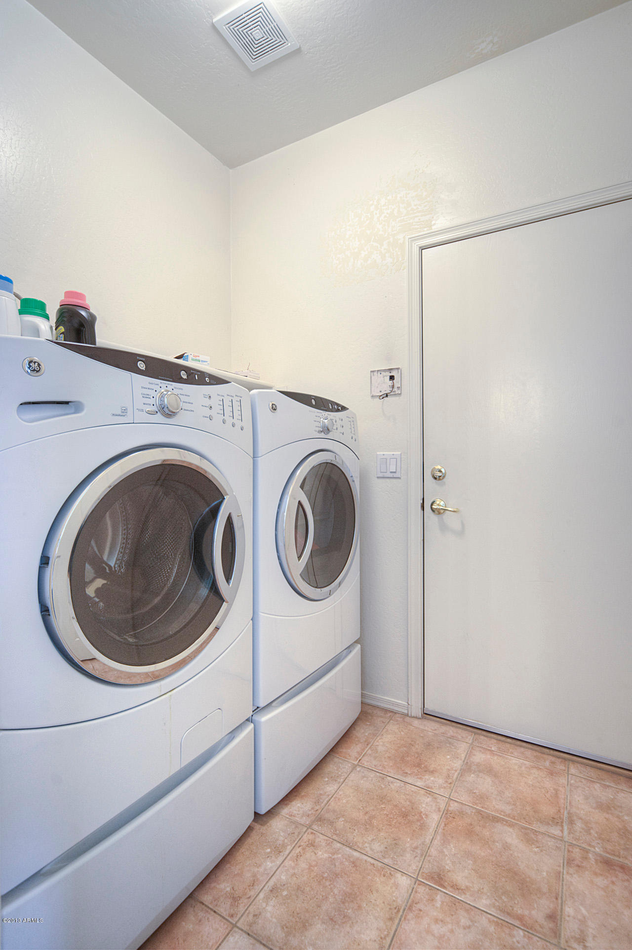 2824 West Lamar Road Phoenix, AZ 85017 - Photo 15 of 25 Inside Laundry Room
