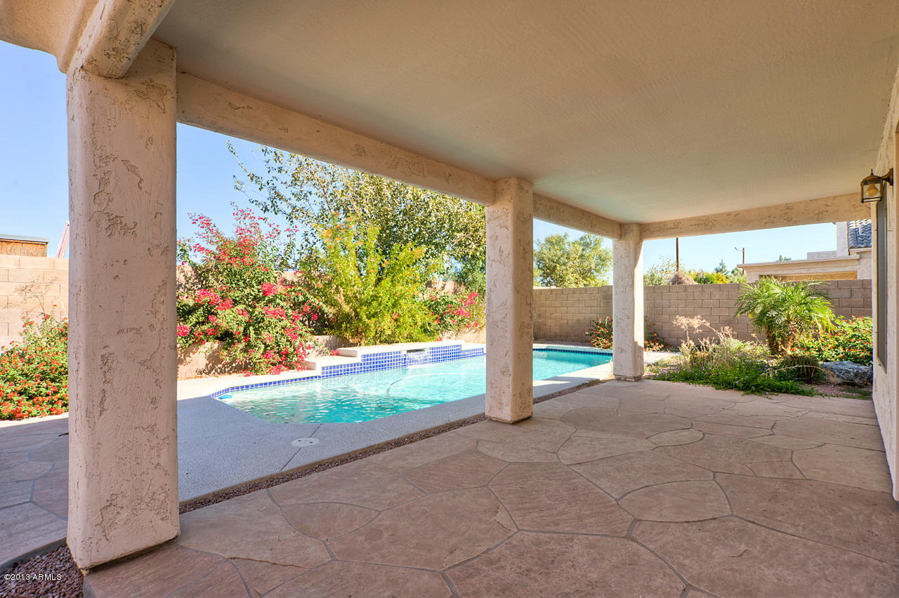 2824 West Lamar Road Phoenix, AZ 85017 - Photo 20 of 25 Huge Covered Patio