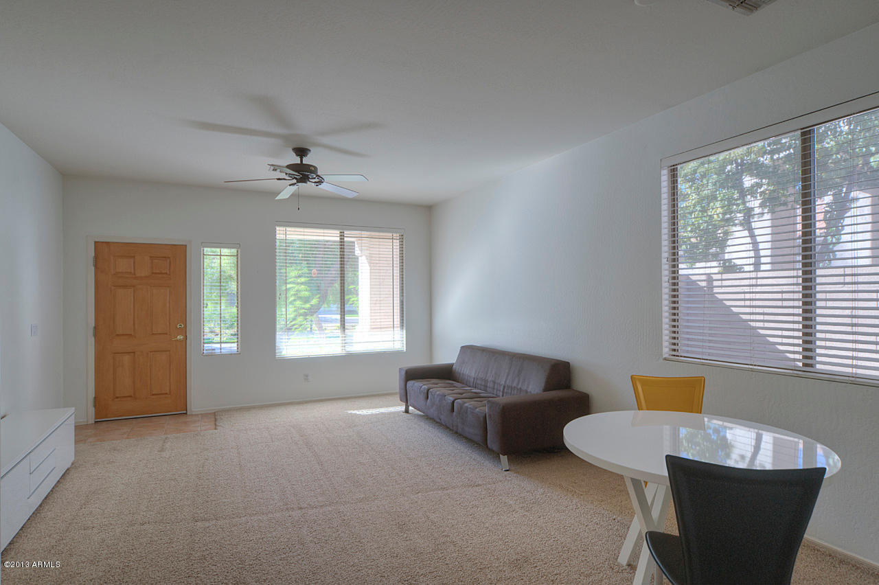 2824 West Lamar Road Phoenix, AZ 85017 - Photo 5 of 25 Family Room
