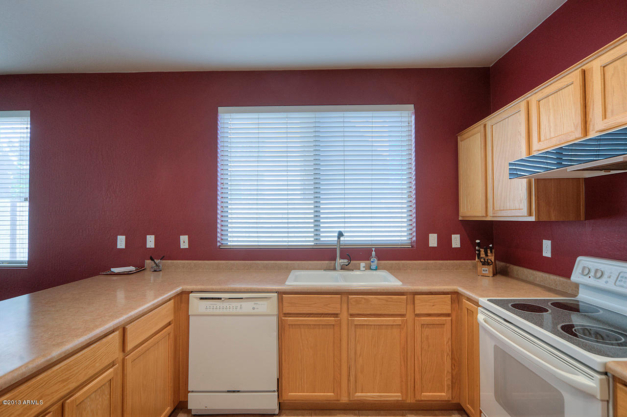 2824 West Lamar Road Phoenix, AZ 85017 - Photo 9 of 25 Kitchen