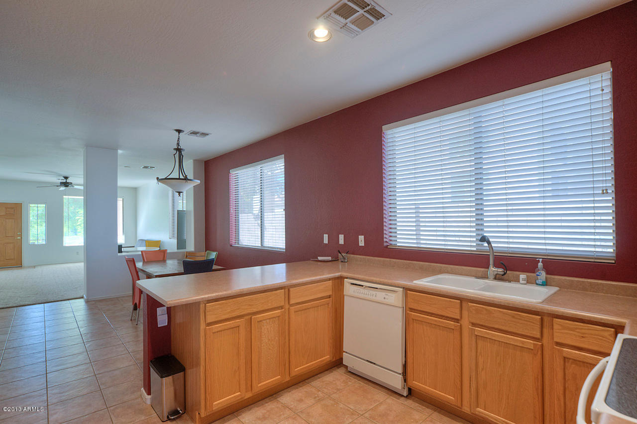 2824 West Lamar Road Phoenix, AZ 85017 - Photo 10 of 25 Kitchen and Dining