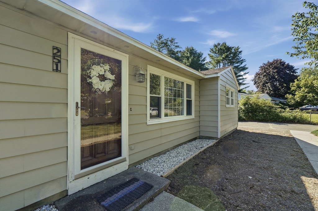 251 Shady Brook Lane Springfield, MA 01118 - Photo 2 of 32