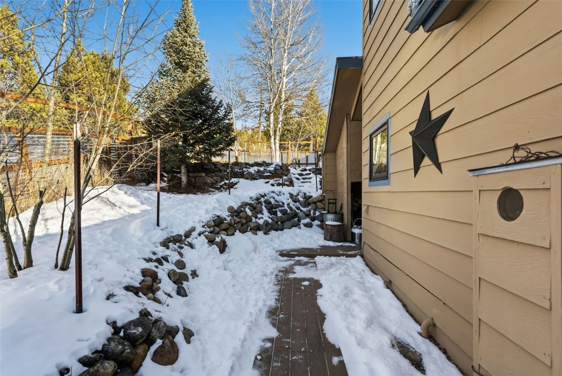 277 G Road Silverthorne, CO 80498 - Photo 39 of 48 Dog run