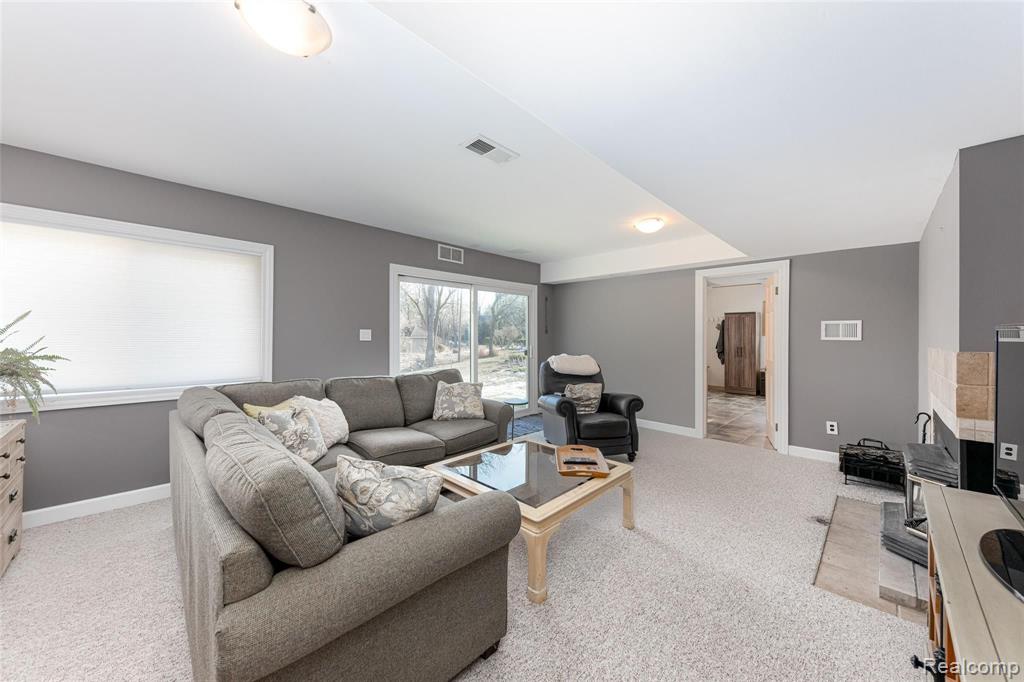 720 Sunset Road Ann Arbor, MI 48103 - Photo 14 of 36