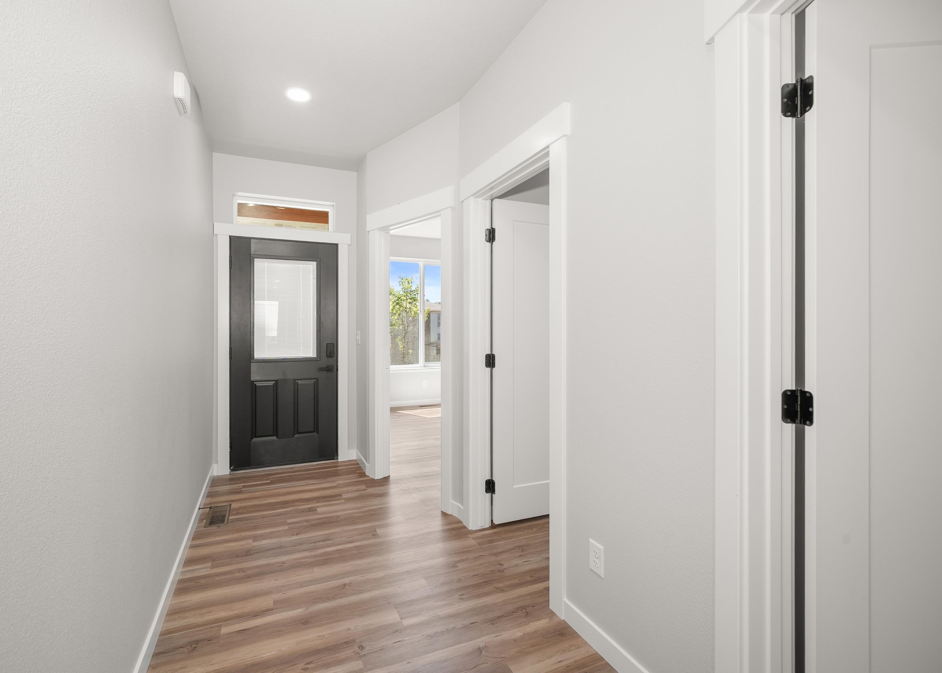2011 East Longfellow Avenue Spokane, WA 99207 - Photo 5 of 40