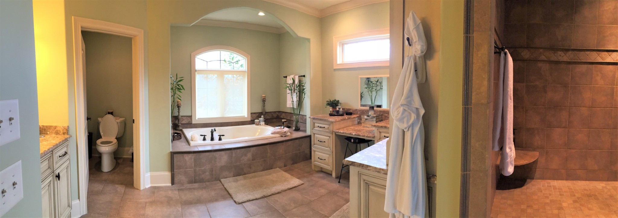 1190 Palmer Road Lebanon, TN 37090 - Photo 16 of 36 a en suite bathroom with a tub sink and mirror