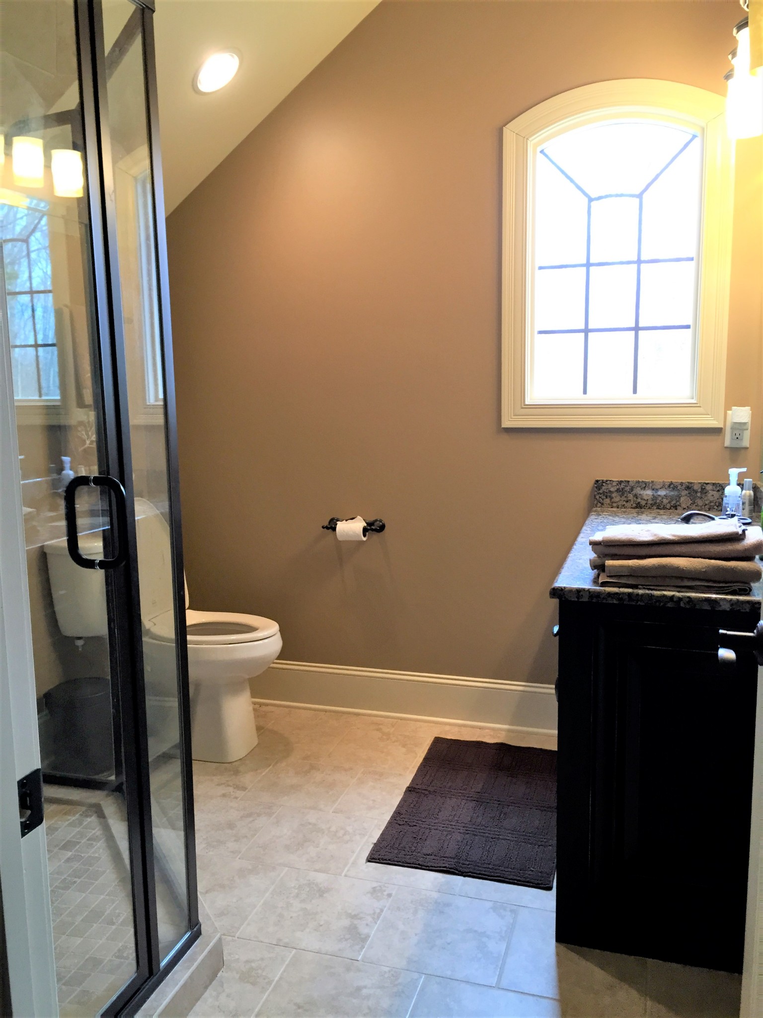 1190 Palmer Road Lebanon, TN 37090 - Photo 21 of 36 a bathroom with a sink and a toilet