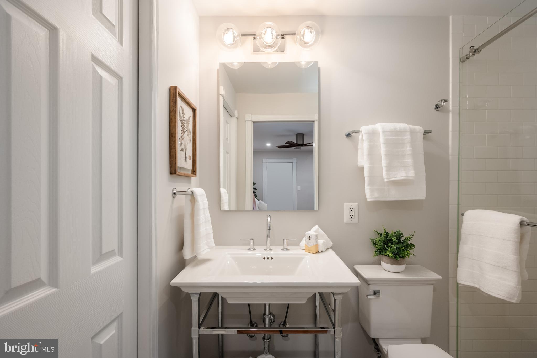 214 East Alexandria Avenue Alexandria, VA 22301 - Photo 29 of 46 Primary en suite bath w marble floors