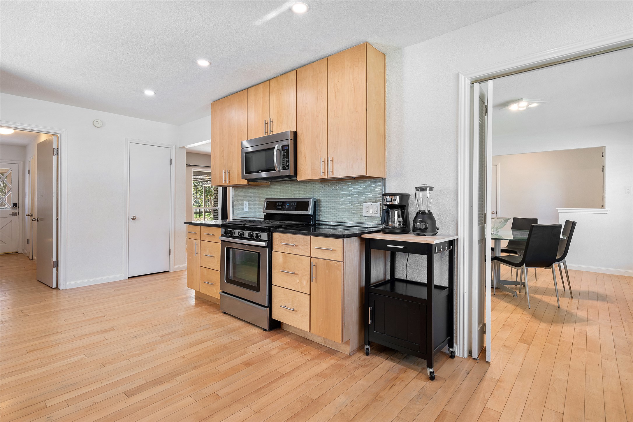 6906 One Oak Road Austin, TX 78749 - Photo 7 of 39
