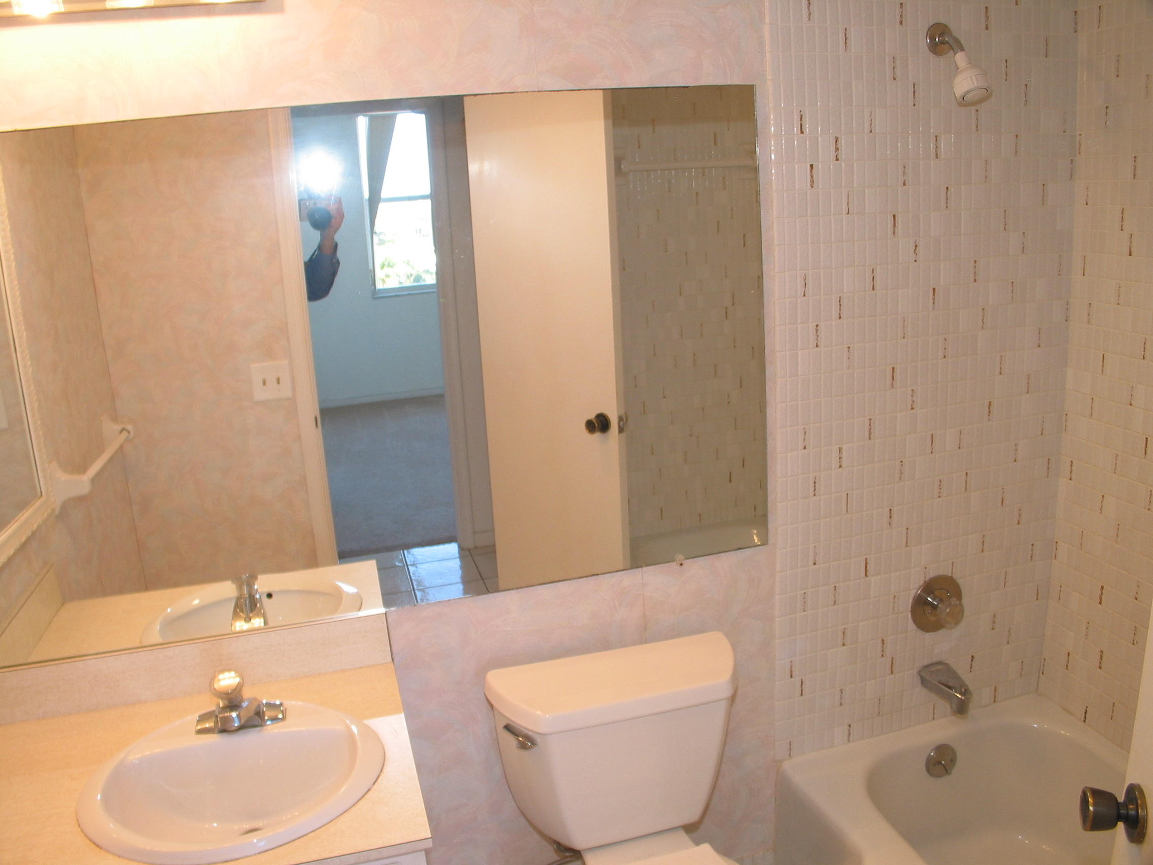 2639 North Riverside Drive, Unit 402 Pompano Beach, FL 33062 - Photo 14 of 17 Second Bathroom
