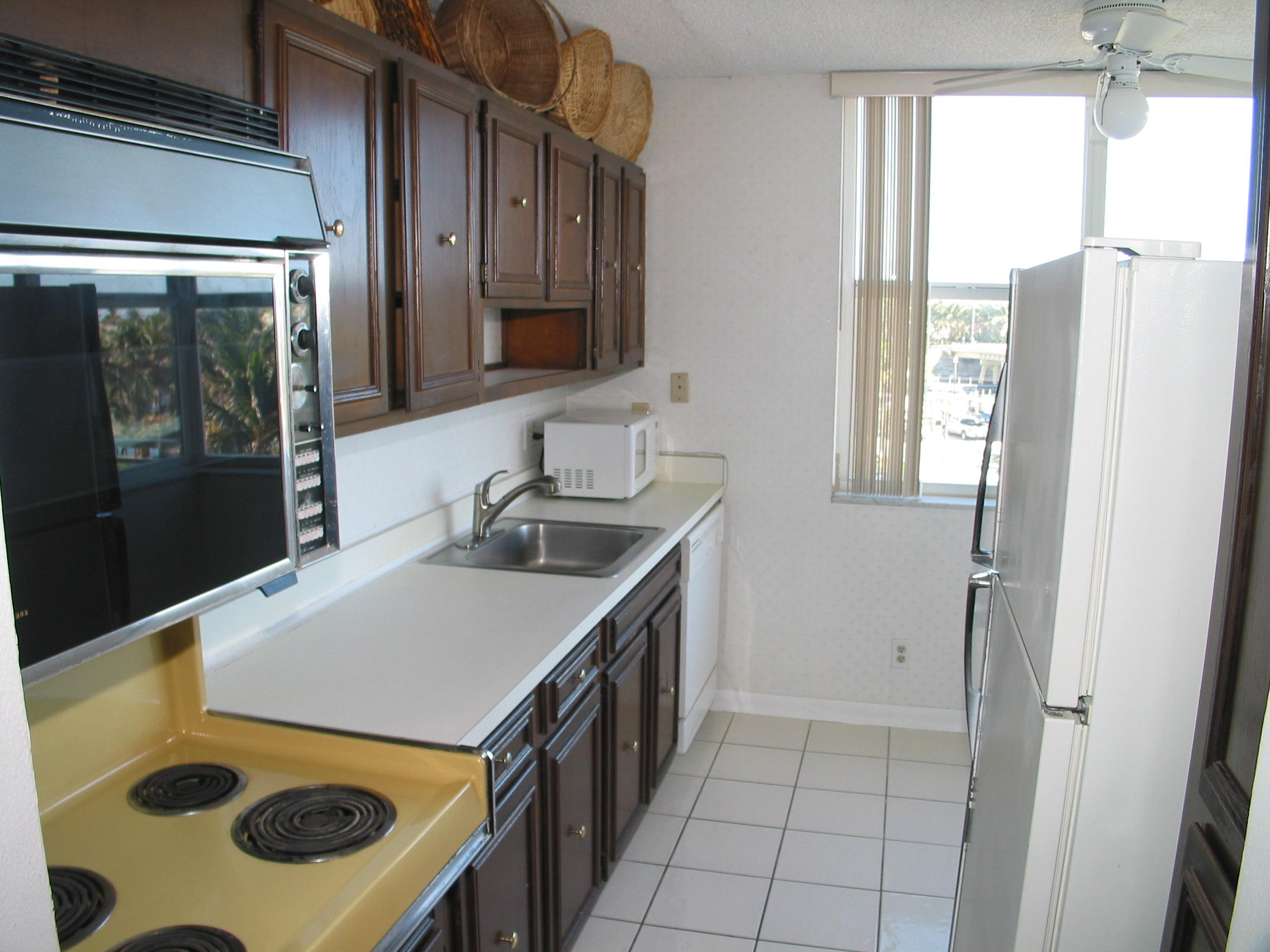 2639 North Riverside Drive, Unit 402 Pompano Beach, FL 33062 - Photo 6 of 17 Kitchen