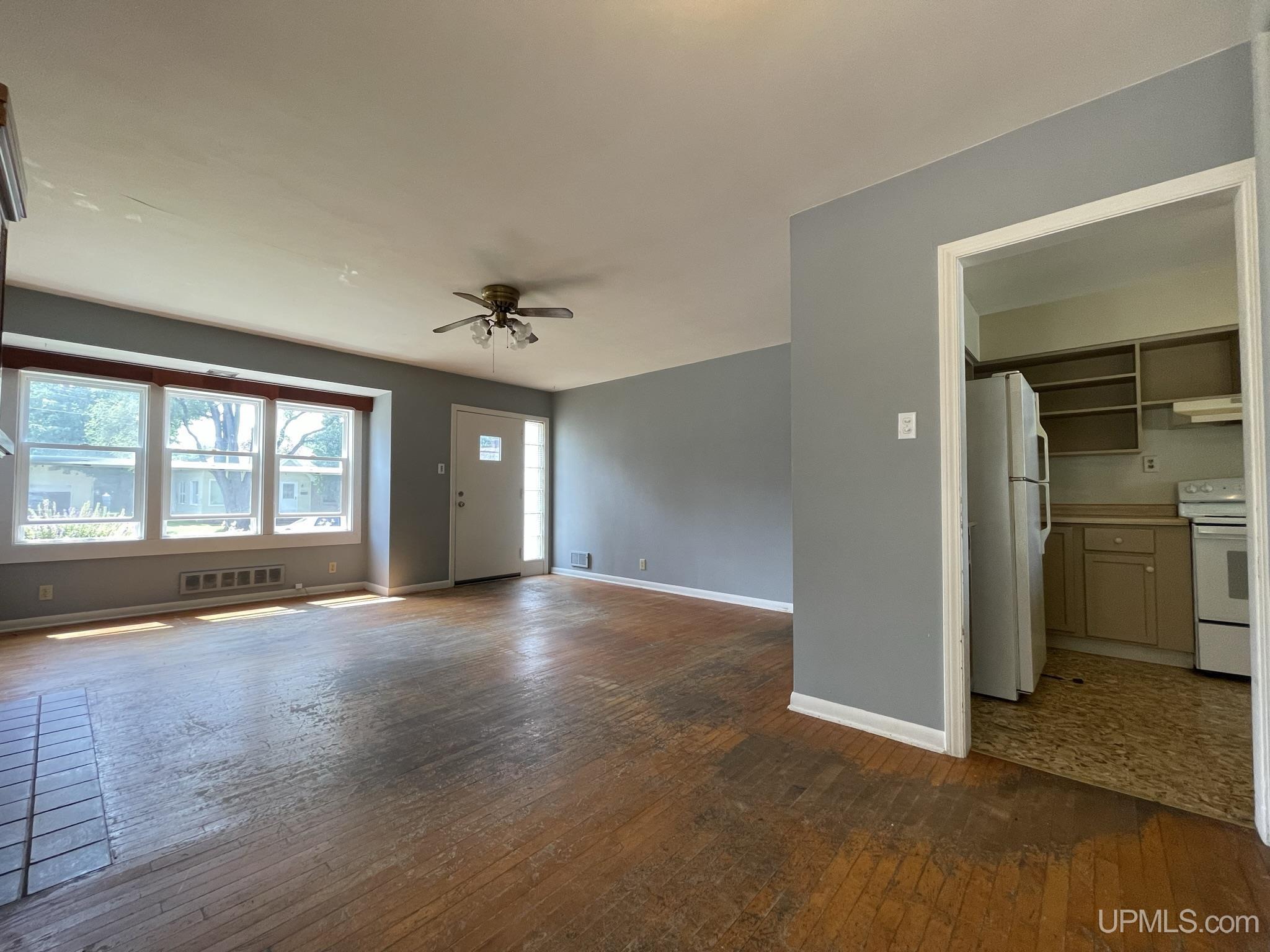 102 West Fall Street L'Anse, MI 49946 - Photo 7 of 43