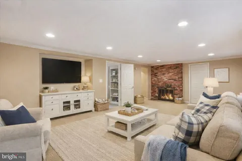 $1,079,000 | 6017 Cheshire Drive, Bethesda, MD 20814