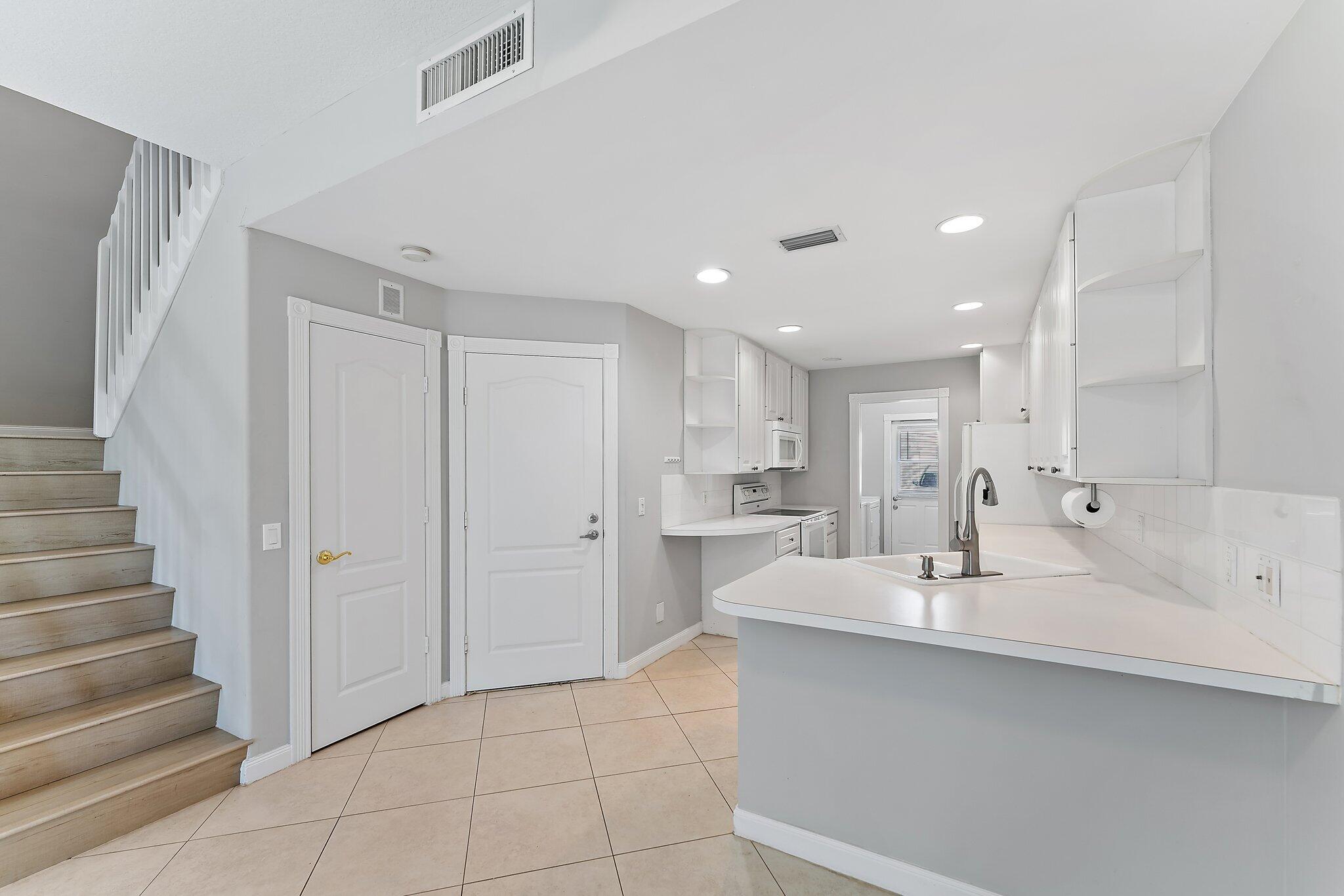 352 Legare Court Jupiter, FL 33458 - Photo 11 of 49 Kitchen