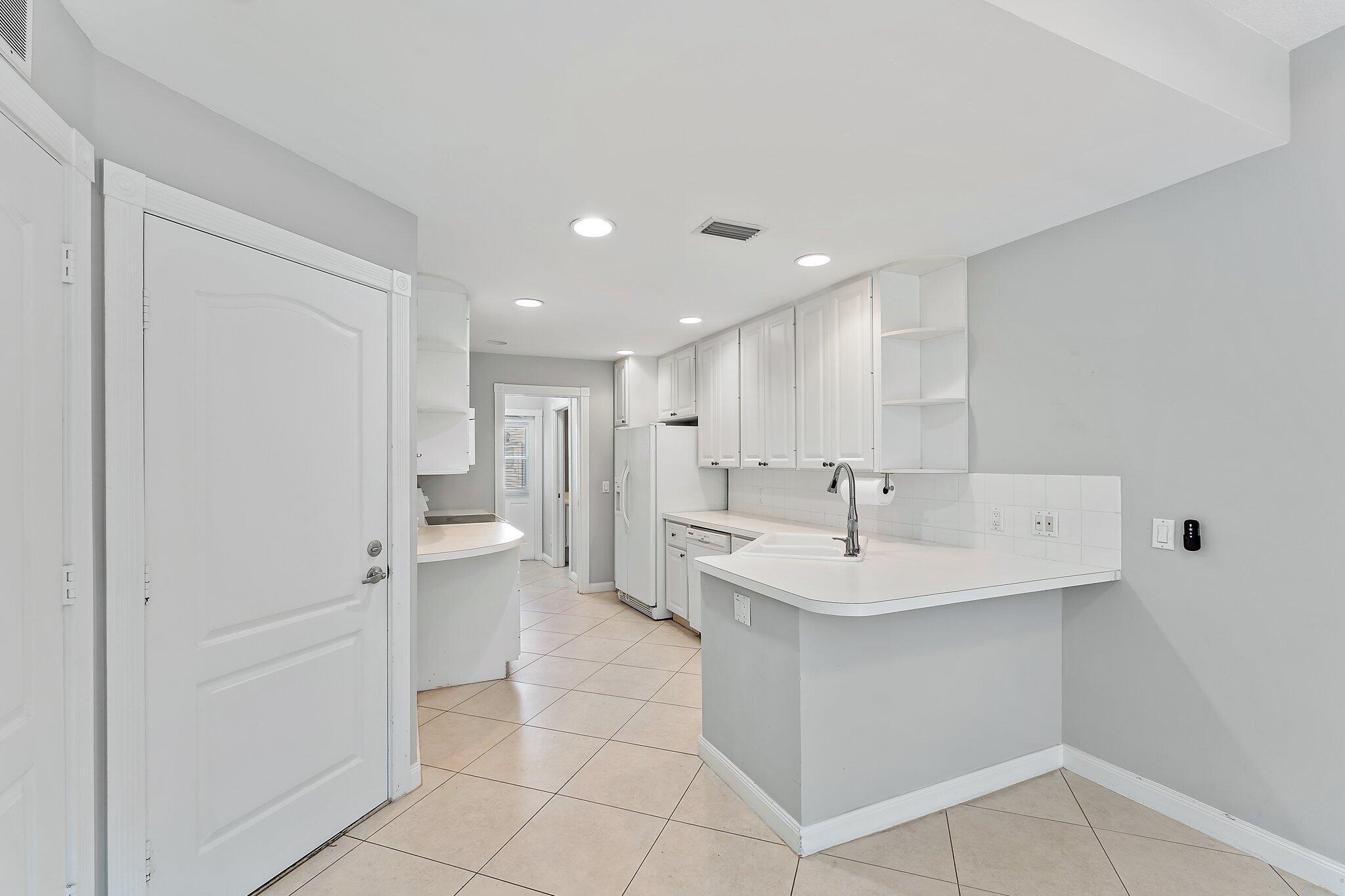352 Legare Court Jupiter, FL 33458 - Photo 12 of 49 Kitchen
