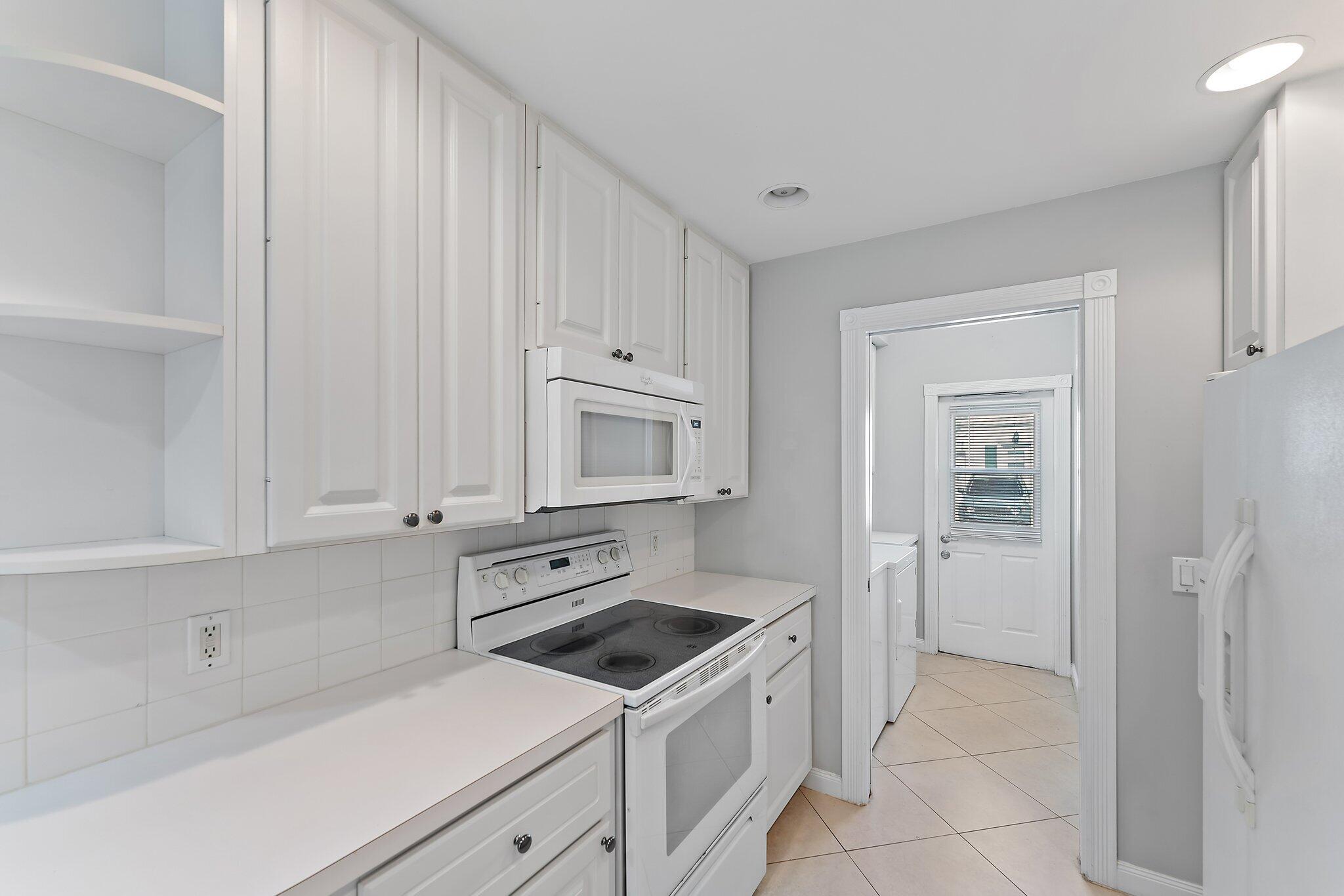 352 Legare Court Jupiter, FL 33458 - Photo 14 of 49 Kitchen