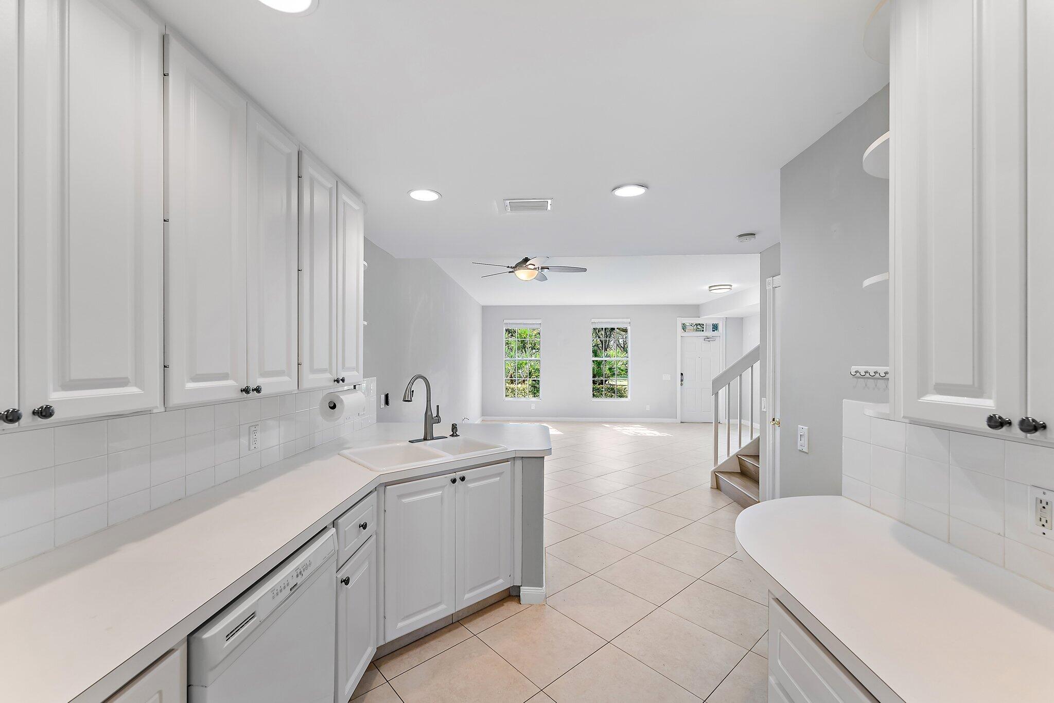 352 Legare Court Jupiter, FL 33458 - Photo 15 of 49 Kitchen