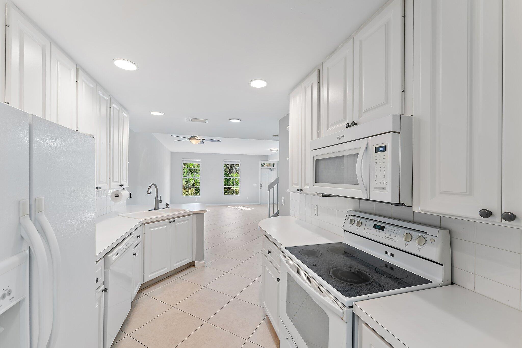 352 Legare Court Jupiter, FL 33458 - Photo 16 of 49 Kitchen