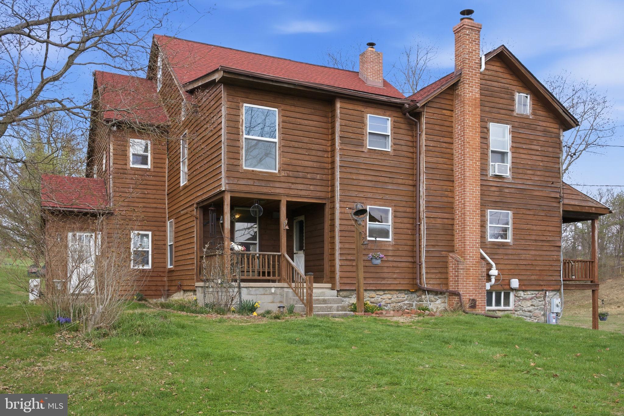 21627 Gunpowder Road Manchester, MD 21102 - Photo 4 of 32 a front view of a house with a garden