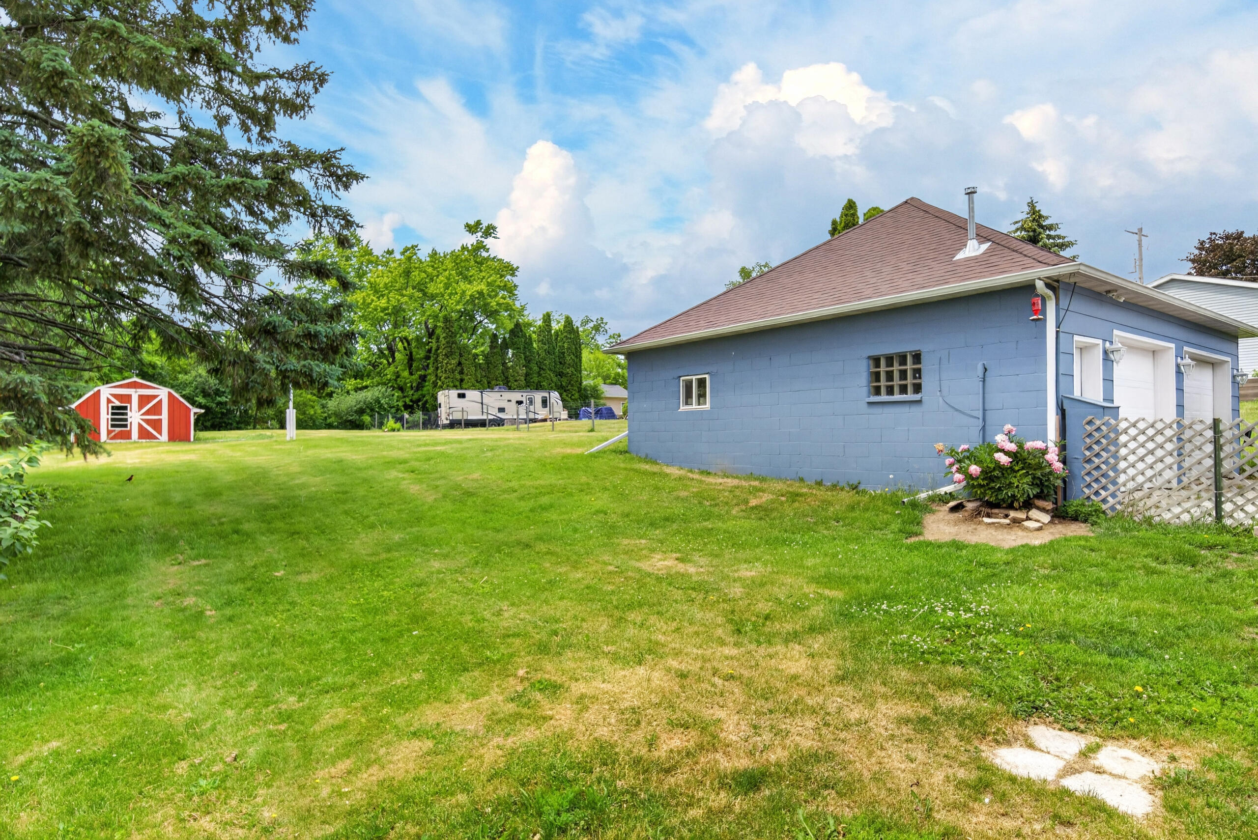 206 Lake Street Cascade, WI 53011 - Photo 20 of 33 Room for kids or dogs or relaxing