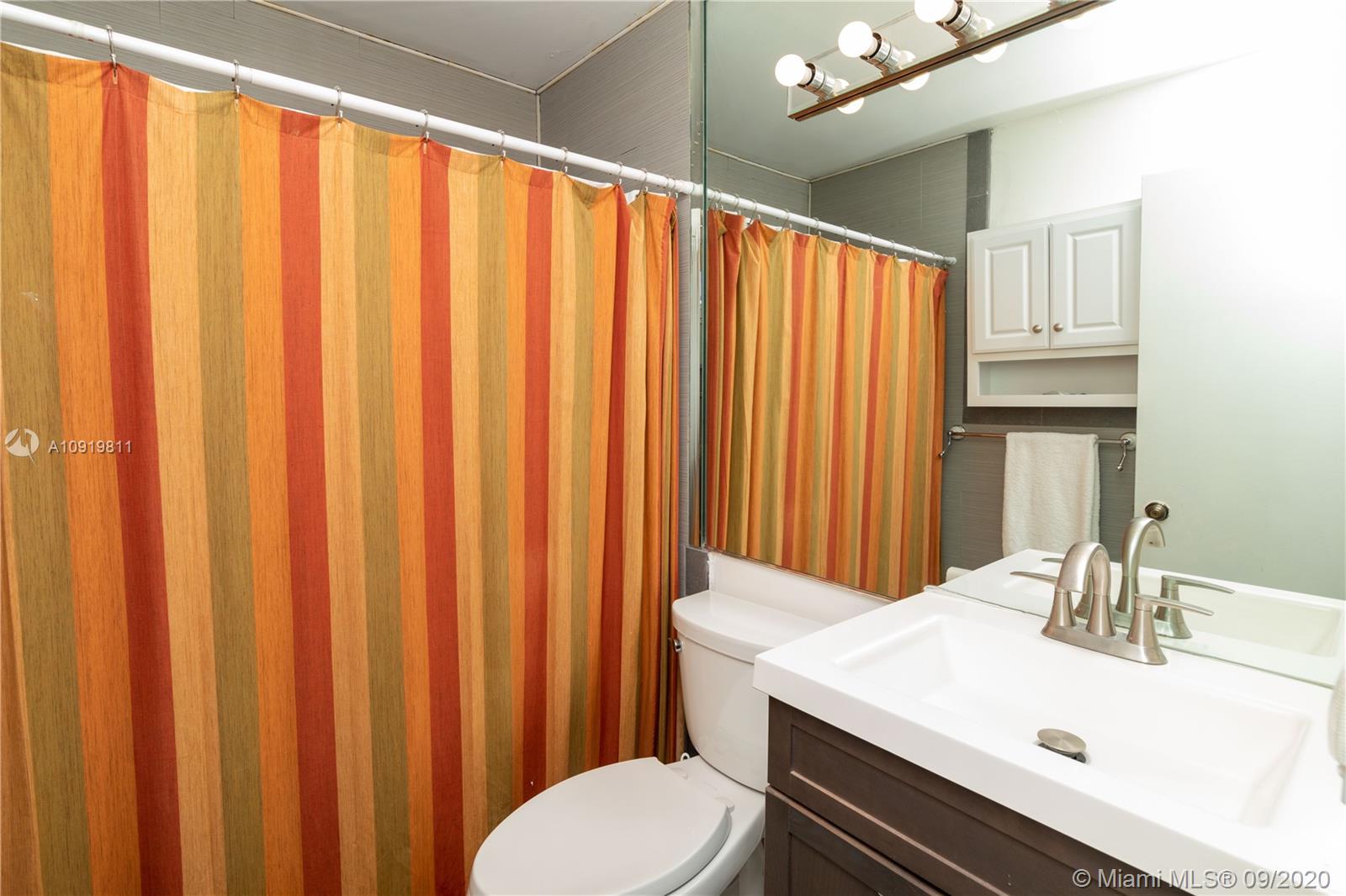 11203 Ladino Street Boca Raton, FL 33428 - Photo 20 of 36 Bathroom # 2 in 11203 Ldino St. Boca Raton.