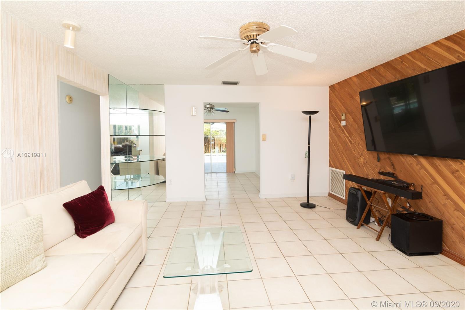 11203 Ladino Street Boca Raton, FL 33428 - Photo 3 of 36 Living Room area looking into the Formal Dinning area in 11203 Ladino St. Boca Raton FL 33428 - 3953