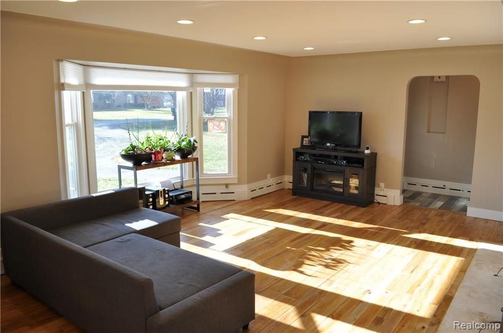 29204 Utley Road Farmington Hills, MI 48334 - Photo 17 of 52