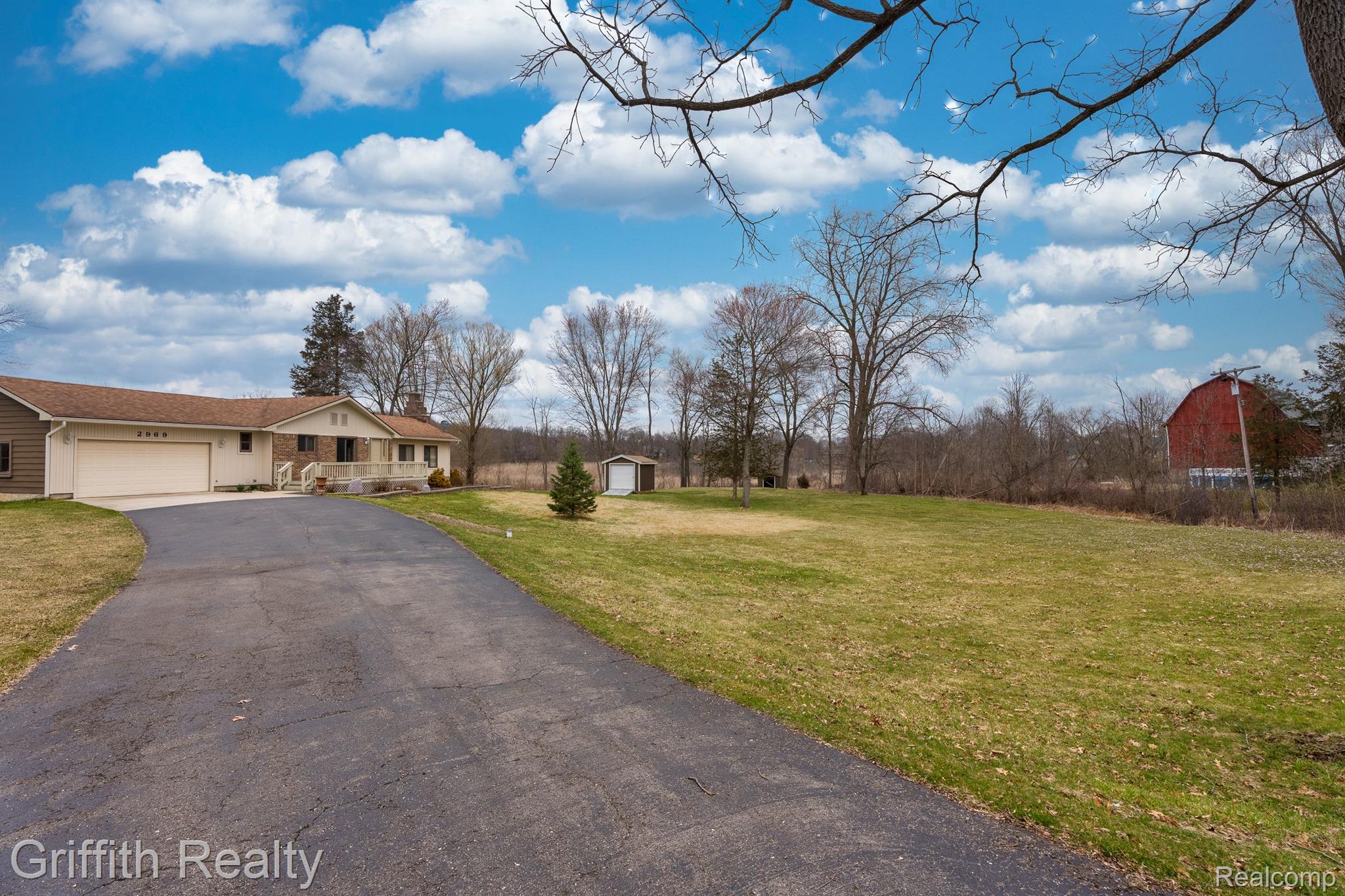 2969 Hunter Road Brighton, MI 48114 - Photo 2 of 43 Gallery Image 2