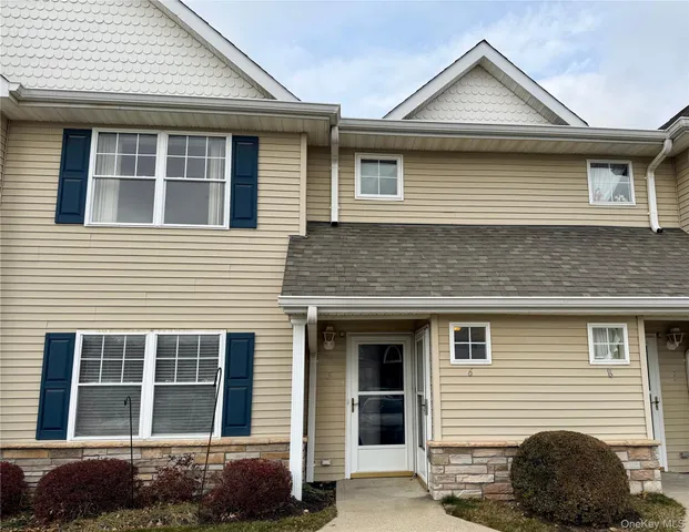 $530,000 | 6 Morley Circle, Melville, NY 11747