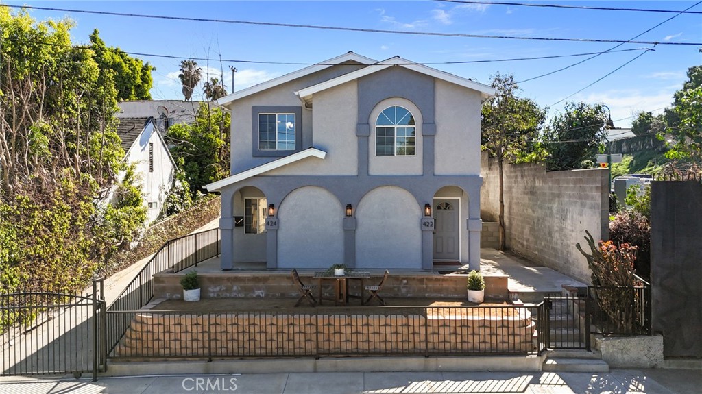 422 Parkman Avenue Los Angeles, CA 90026 - Photo 1 of 33