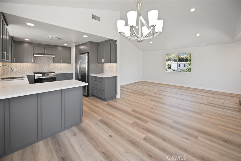 422 Parkman Avenue Los Angeles, CA 90026 - Photo 13 of 33