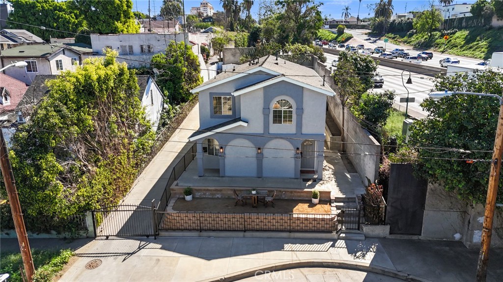 422 Parkman Avenue Los Angeles, CA 90026 - Photo 2 of 33
