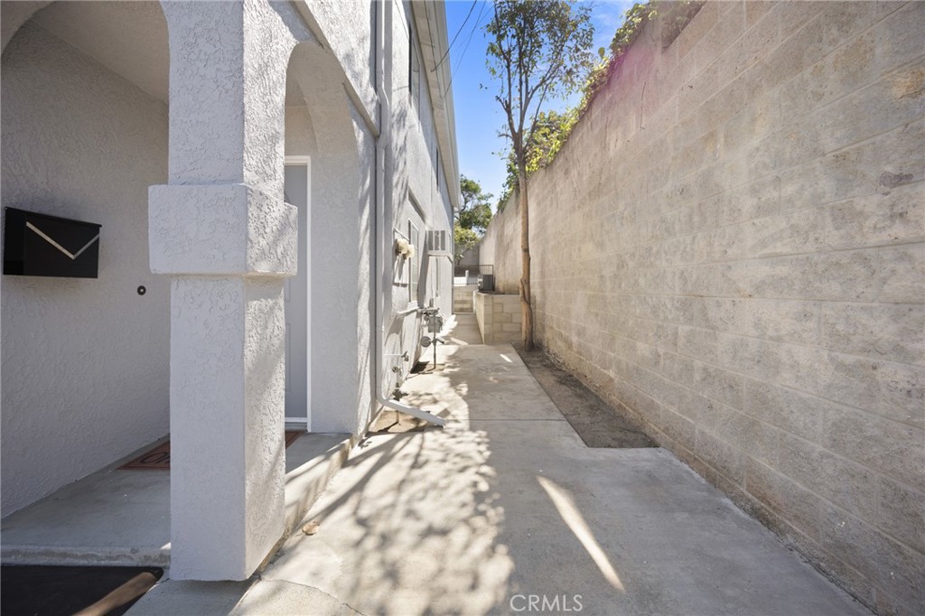 422 Parkman Avenue Los Angeles, CA 90026 - Photo 29 of 33