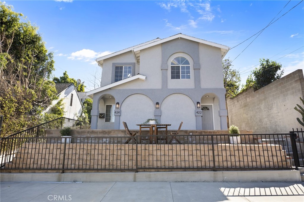 422 Parkman Avenue Los Angeles, CA 90026 - Photo 3 of 33