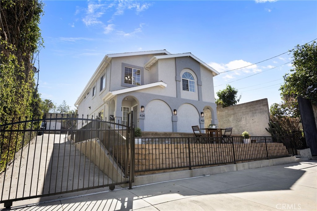 422 Parkman Avenue Los Angeles, CA 90026 - Photo 4 of 33