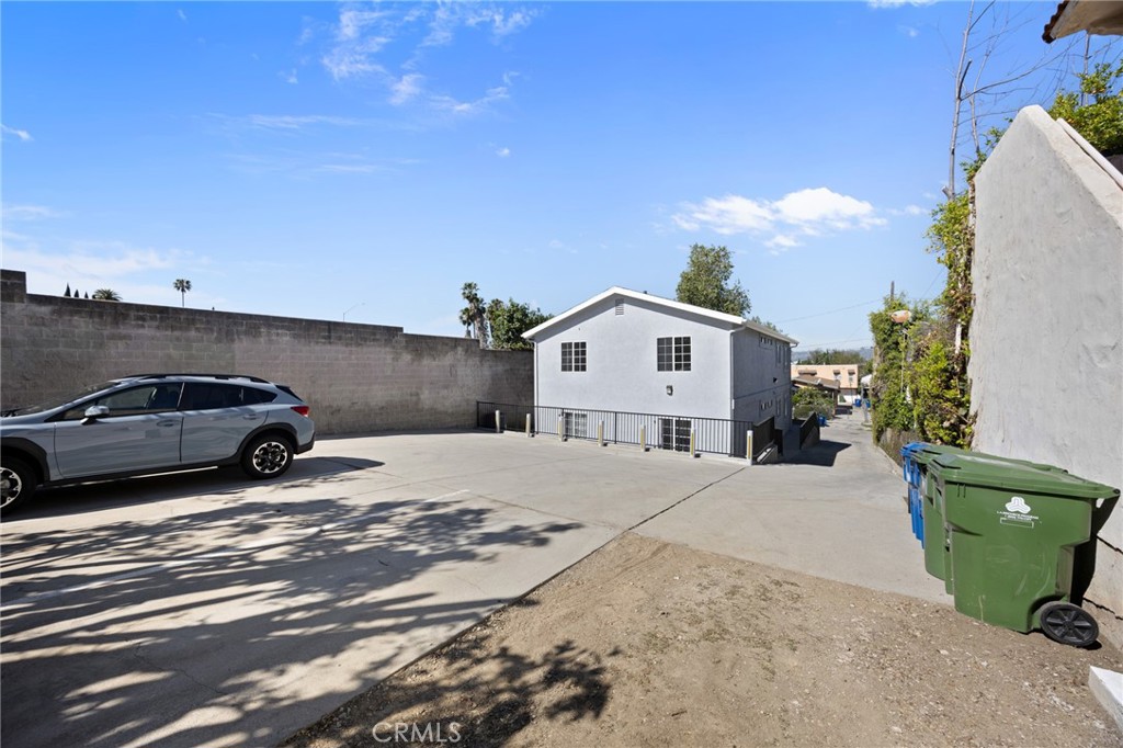 422 Parkman Avenue Los Angeles, CA 90026 - Photo 5 of 33
