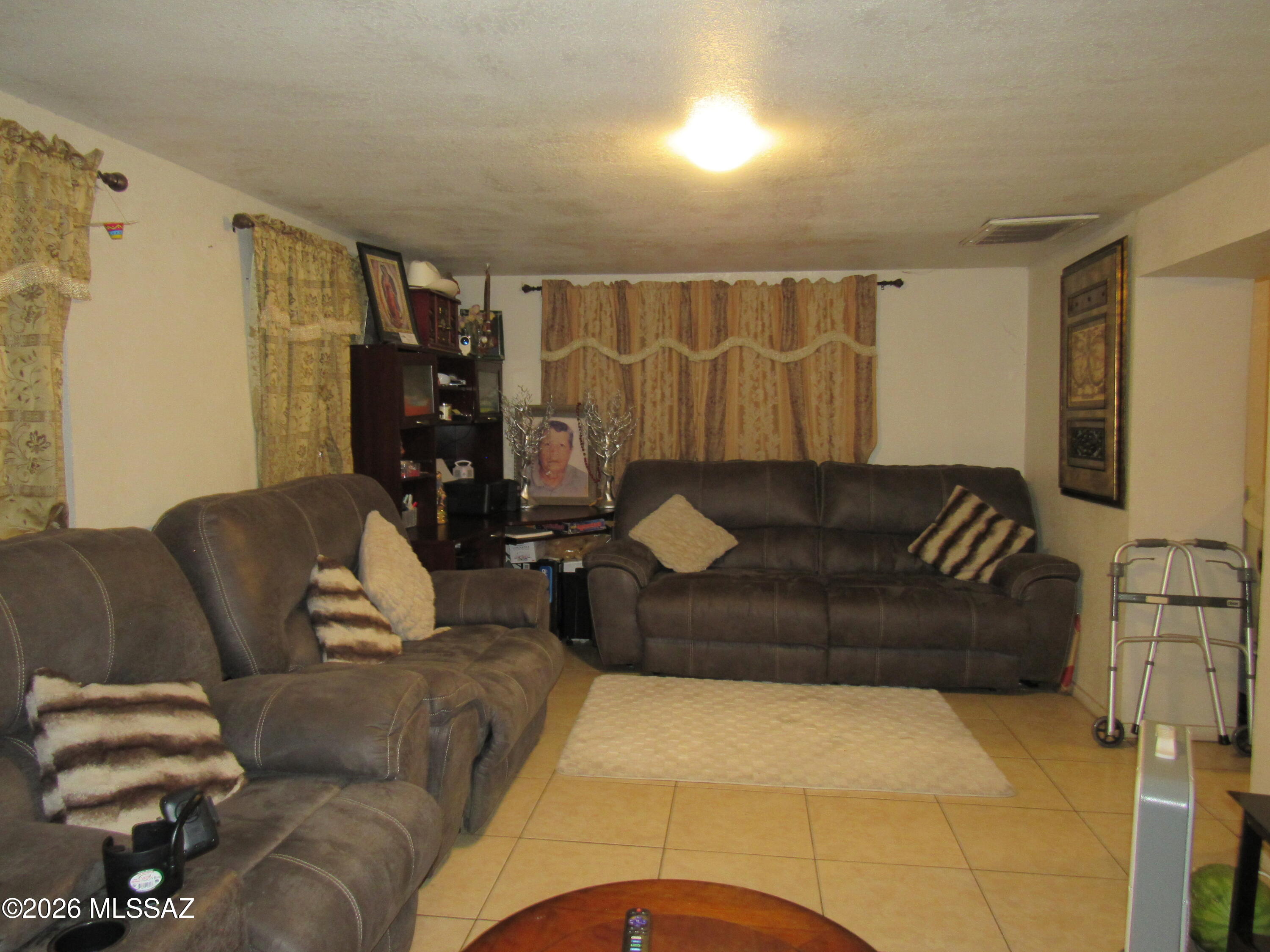 266 West Elm Street Nogales, AZ 85621 - Photo 14 of 25 Living Room