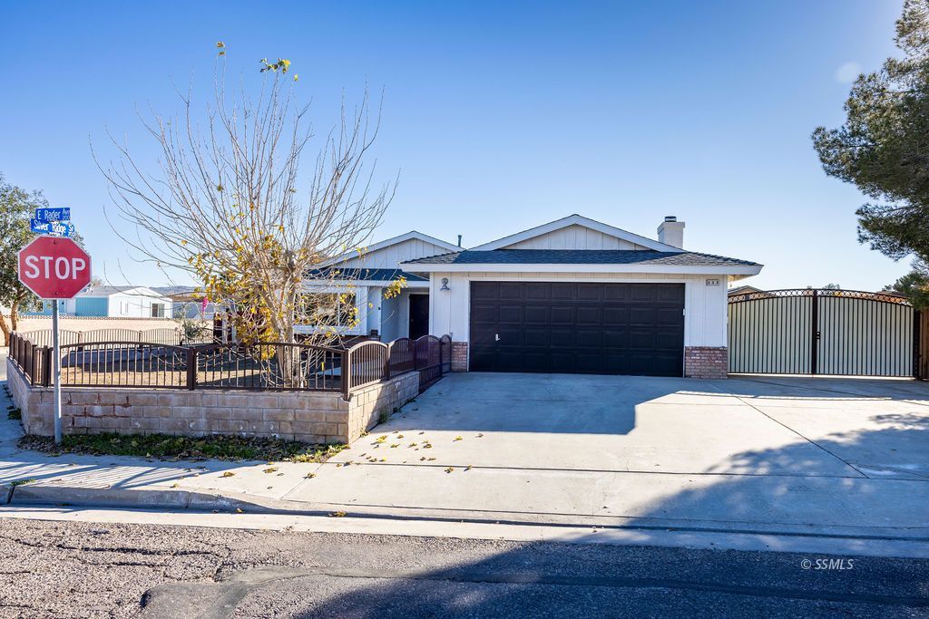 233 East Rader Avenue Ridgecrest, CA 93555 - Photo 3 of 36 Gallery Image 3