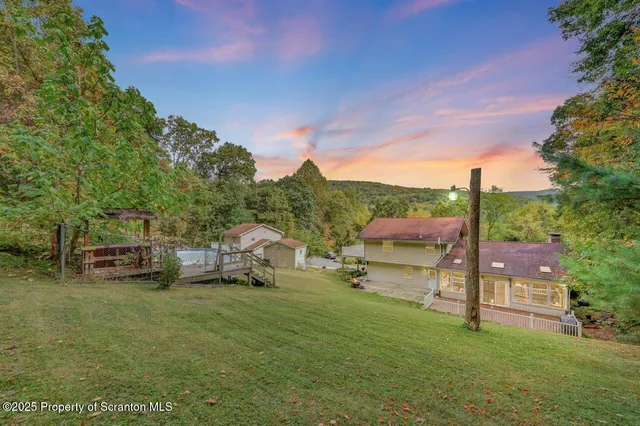 a view of yard with seating area