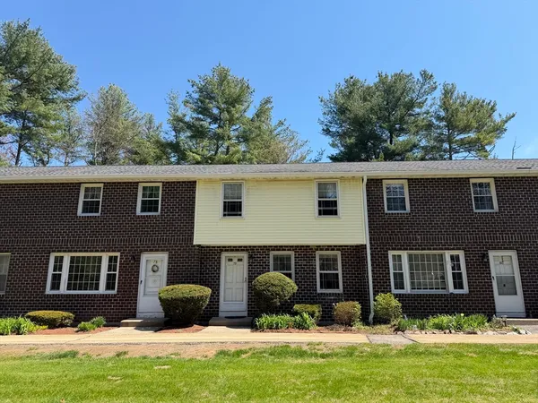 $335,000 | 79 Oakridge Drive, Unit 79, Londonderry, NH 03053