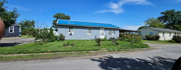 $69,900 | 99 Iroquois Street, McClure, IL 62957