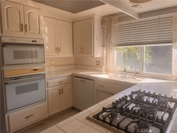 $4,300 | 202 South Barbara Way, Anaheim, CA 92806