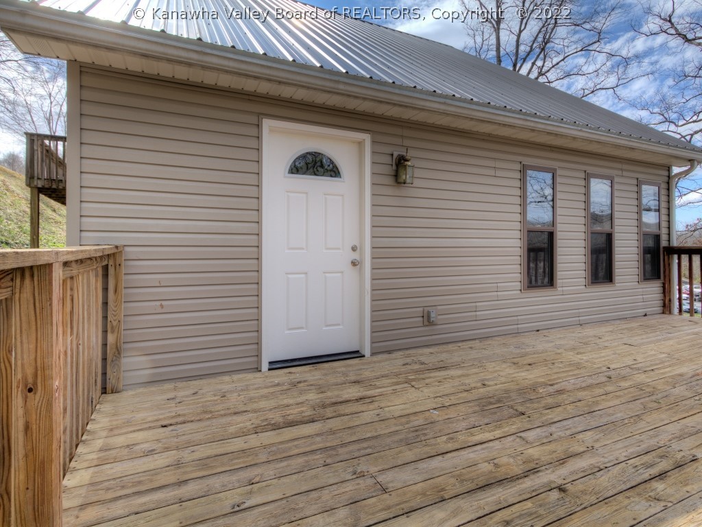 107 Armour Road Nitro, WV 25143 - Photo 4 of 24 Gallery Image 4