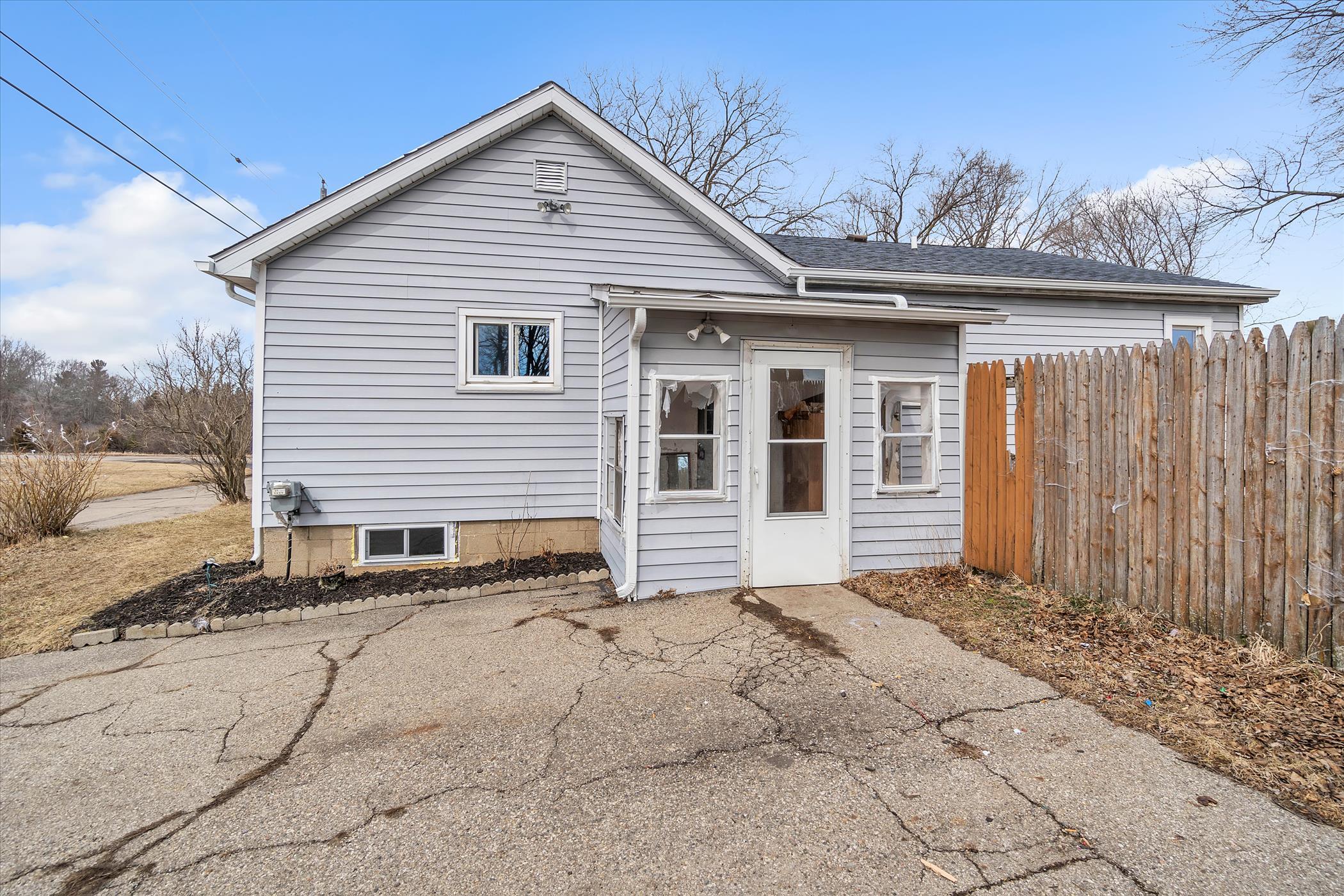 3401 Miles Road Jackson, MI 49201 - Photo 3 of 35 3401-Miles-Rd-WindowStill-Real-Estate-Ph