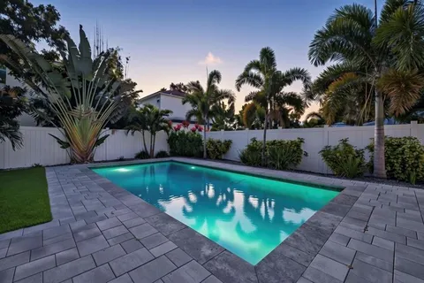 $1,250,000 | 810 32nd Avenue North, St. Petersburg, FL 33704