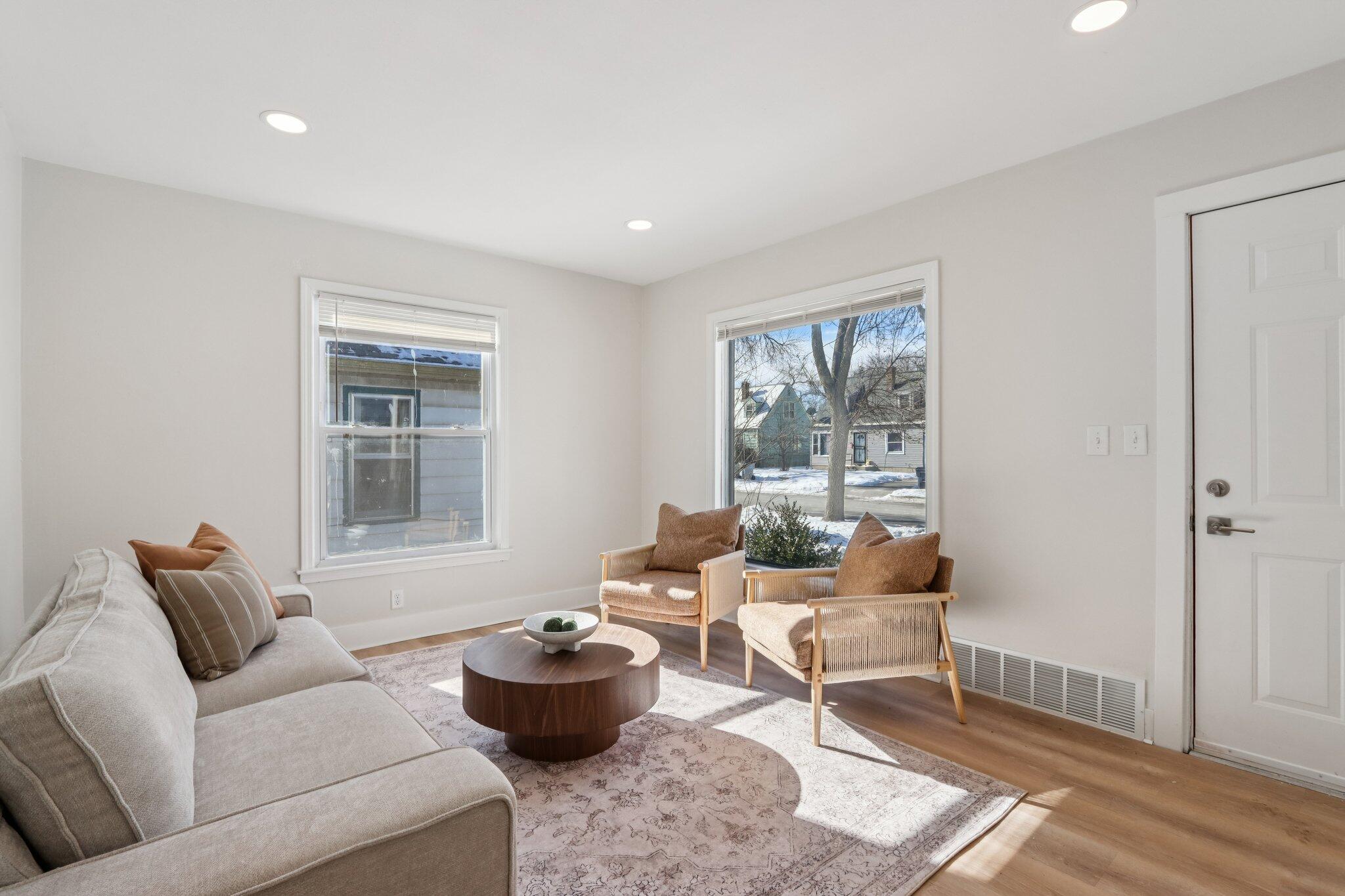 5452 North 56th Street Milwaukee, WI 53218 - Photo 2 of 12 2