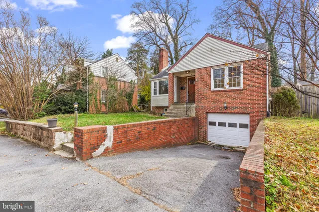 a view of a house with a yard and fence