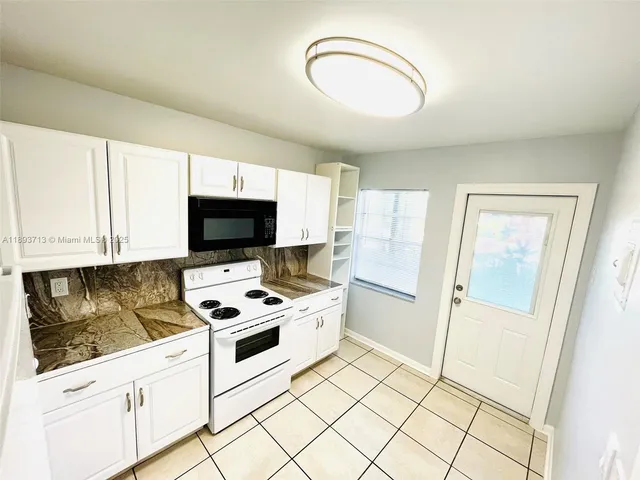 $1,475 | 1050 Atlantic Shores Boulevard, Unit 108, Hallandale Beach, FL 33009